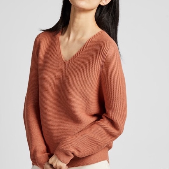 Uniqlo Relaxed V-Neck Sweater - Picture 1 of 4